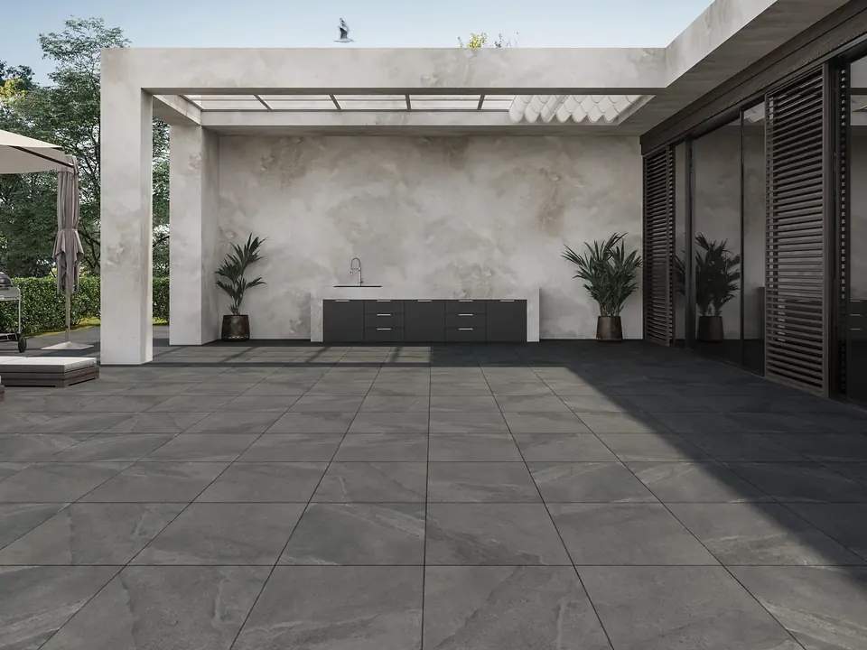 Patio esterno con piastrelle da 2 cm grigio scuro, piastrelle di stock